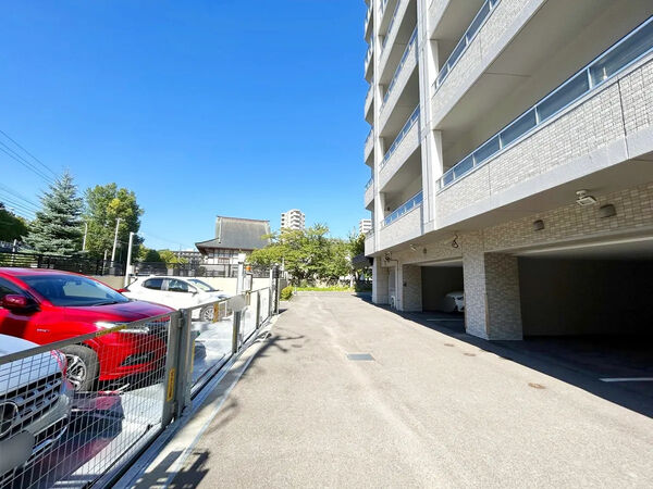 【ミッドマークス円山】共用部分（駐車場）