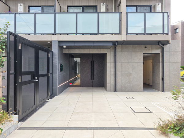 【ヴォーガコルテ狛江】エントランス