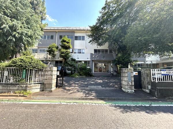 さいたま市立上落合小学校　約900m