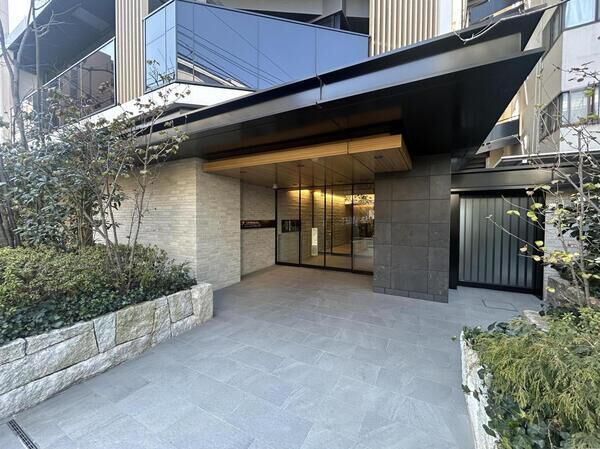 【ルフォンリブレ駒込六義園】エントランス 【ルフォンリブレ駒込六義園】エントランス