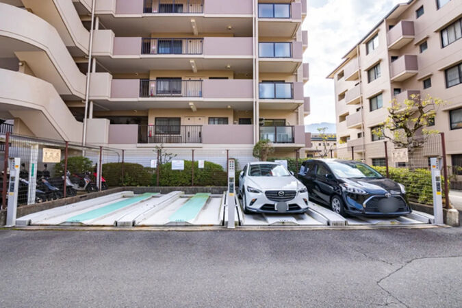【サンシティ桂坂ロイヤル】駐車場