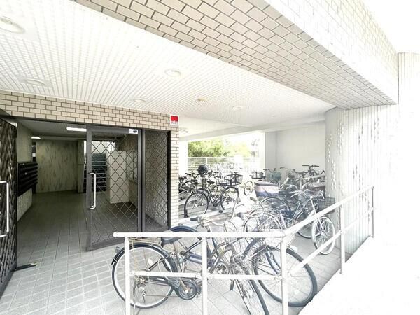 【ユーハウス上飯田】共用部分（駐輪場）