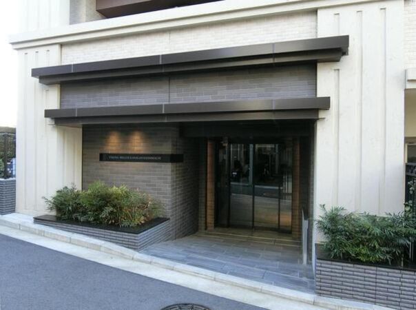 【ヴェレーナブリエ神奈川新町】エントランス