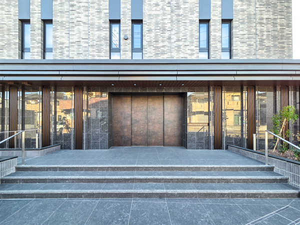 【リスティア戸田ブリシアコート】エントランス