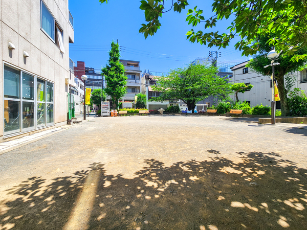 代々木みどり公園まで約450m(徒歩6分)