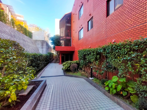 【ベルセーヌ南山手】エントランス 【ベルセーヌ南山手】エントランス