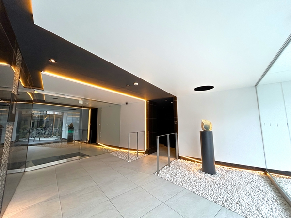 【グランドコンシェルジュ世田谷アジールコート】エントランス