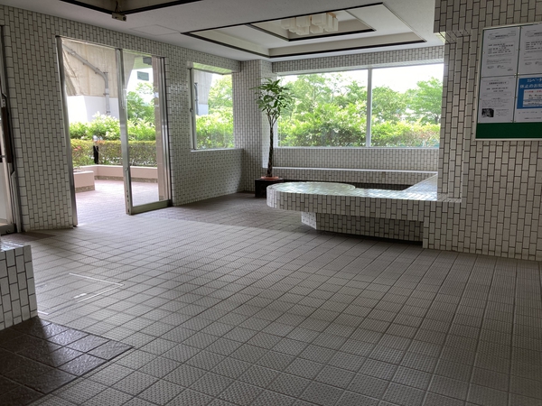 【ライオンズマンション大宮指扇】ロビー