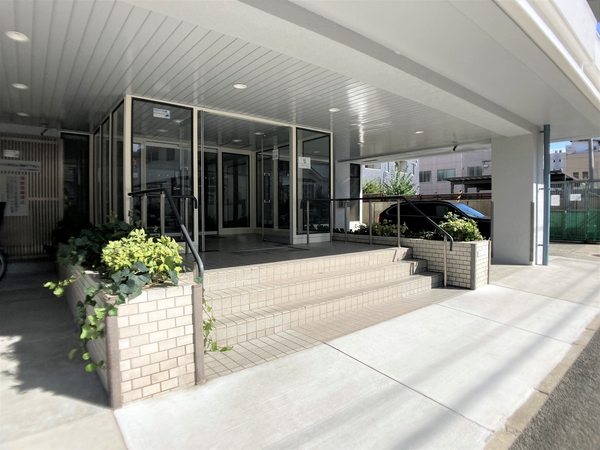 【ハイネス上杉】エントランスアプローチ