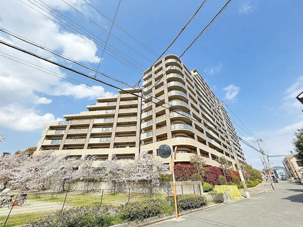 【トーカンジェネラス香里丘ステラシティ】外観