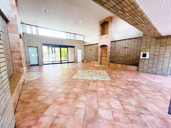 【トーカンジェネラス香里丘ステラシティ】エントランスホール