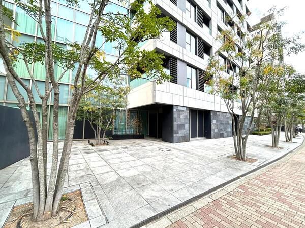 【ザ・パークハウス西麻布レジデンス】エントランスアプローチ 【ザ・パークハウス西麻布レジデンス】エントランスアプローチ