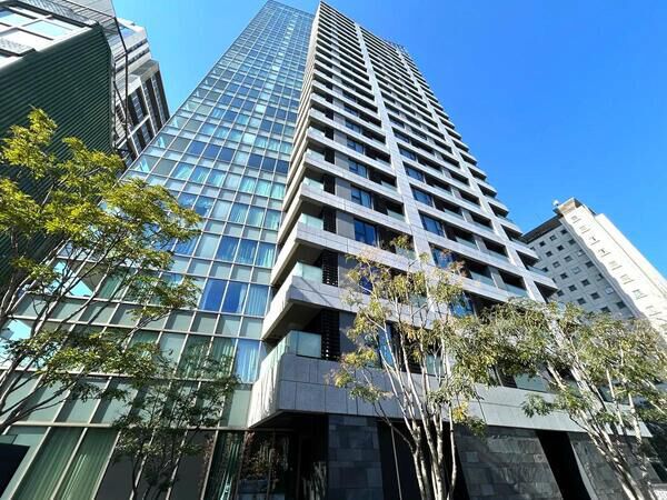 【ザ・パークハウス西麻布レジデンス】遠景でも見る角度によって異なる姿を見せます。 【ザ・パークハウス西麻布レジデンス】遠景でも見る角度によって異なる姿を見せます。