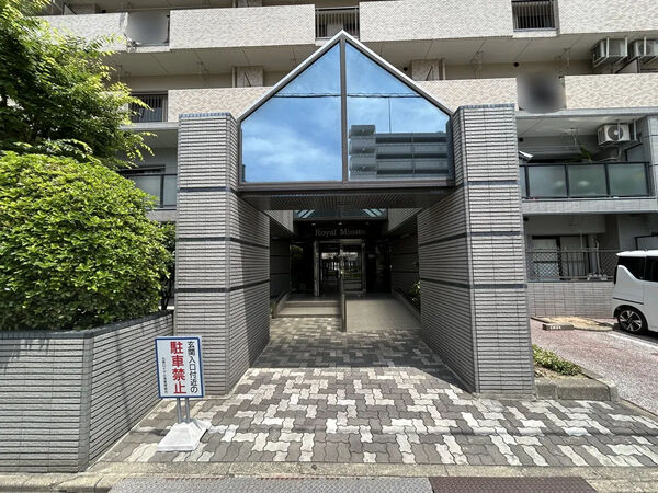 【丸美ロイヤル港】エントランス