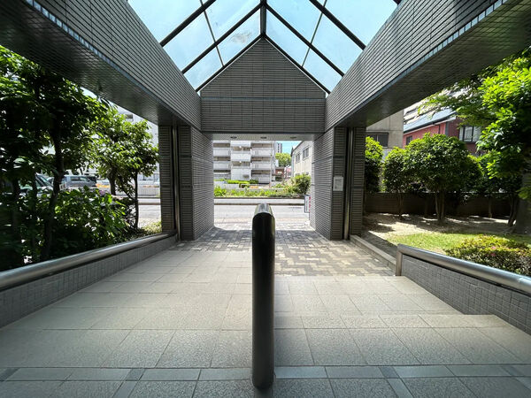 【丸美ロイヤル港】エントランス