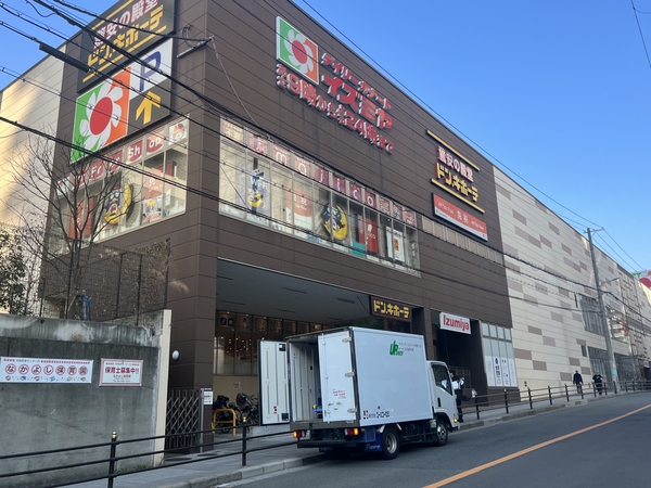 「デイリーカナートイズミヤ 法円坂店」約400m（徒歩5分）。