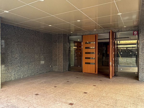 【コスモ花園ロイヤルガーデン】エントランス