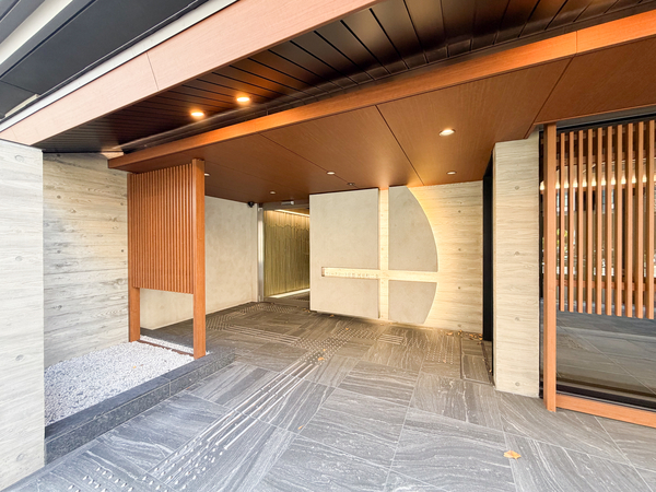 【ヴィークコート京都河原町二条】エントランス