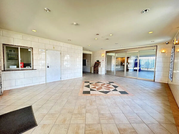 【ラドーニタワー蟹江】エントランスホール 【ラドーニタワー蟹江】エントランスホール