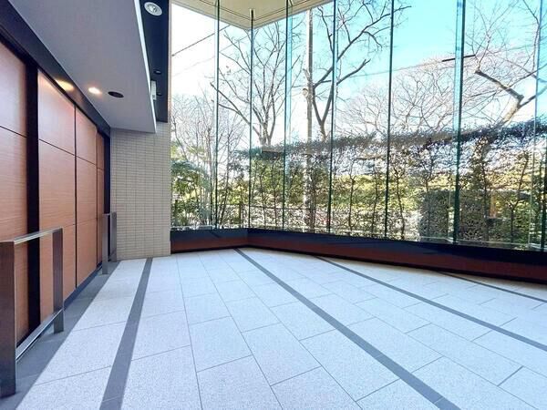 【ブランズ九段北】エントランス2