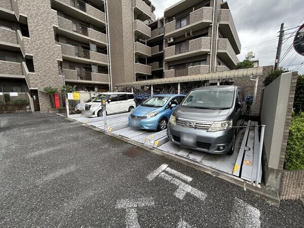 【コスモ大宮宮原ロイヤルフォルム】駐車場