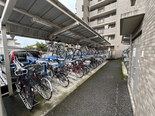 【コスモ大宮宮原ロイヤルフォルム】駐輪場