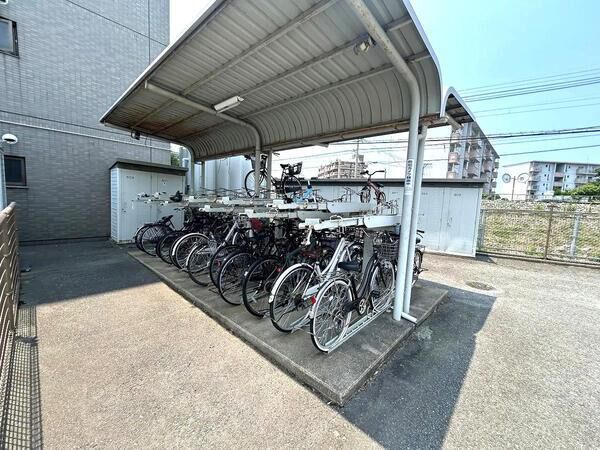 （駐輪場）
