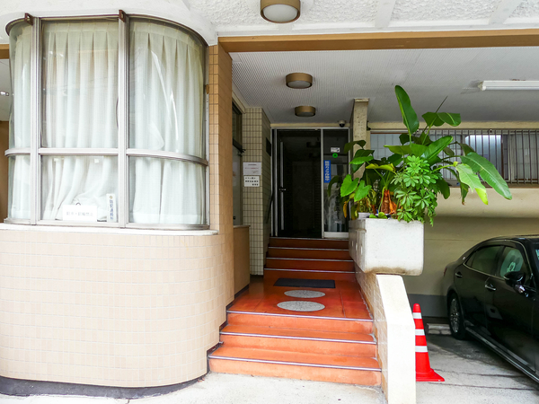 【シャトー市ケ谷】エントランス 【シャトー市ケ谷】エントランス