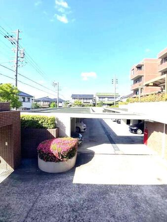 【野村向山ヒルズ】共用部分（駐車場入口）1