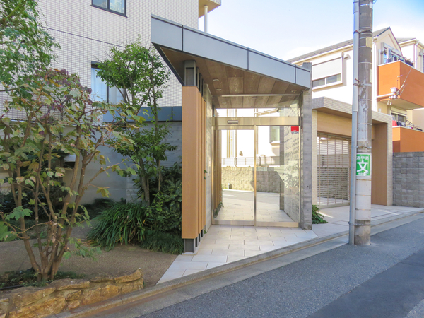 【フォレスティア上北沢】エントランス