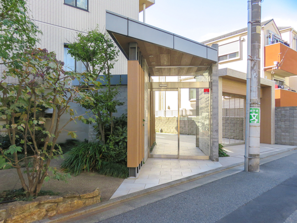 【フォレスティア上北沢】エントランス 【フォレスティア上北沢】エントランス
