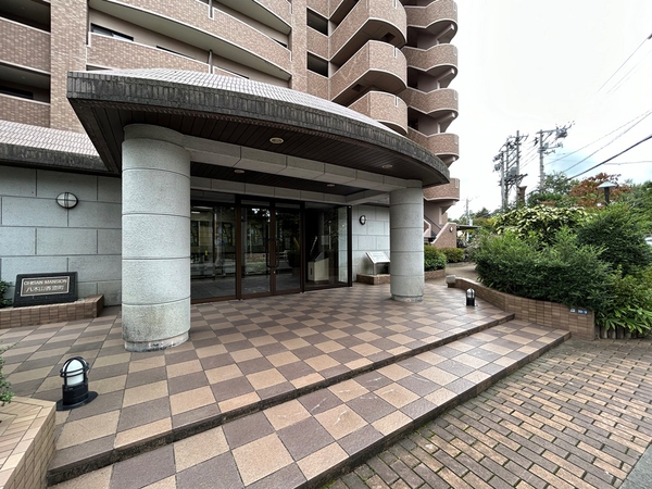 【チサンマンション八木山香澄町】エントランスアプローチ