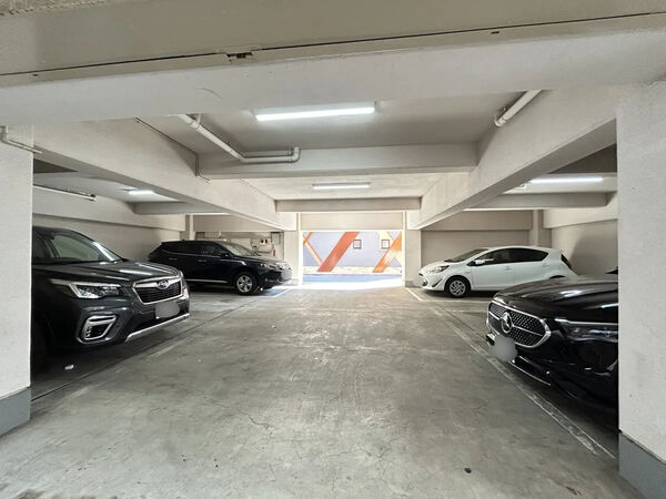 【新日暮里ハイツ】駐車場 【新日暮里ハイツ】駐車場