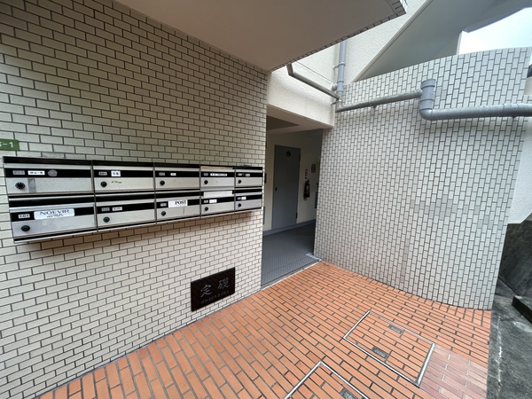 【シティーコーポ光町】エントランス