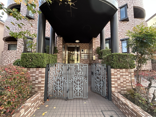 【パレ・ソワサン】エントランス