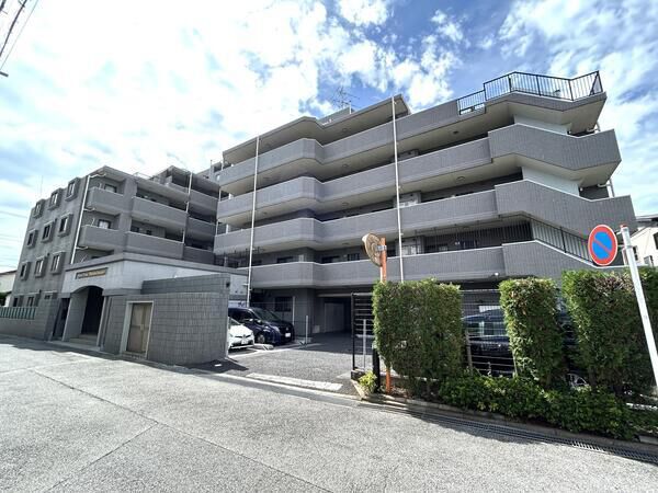 【ライオンズステージ幕張本郷】マンション外観