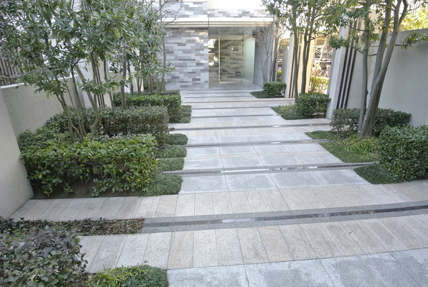 【コスモ大宮日進ビューステージ】エントランス