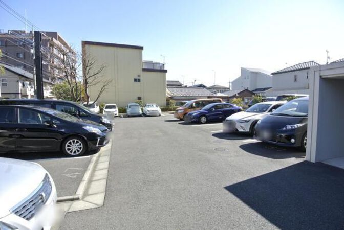 【コスモ大宮日進ビューステージ】駐車場