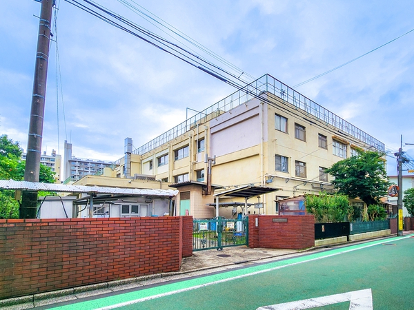代田小学校まで約400m(徒歩5分)