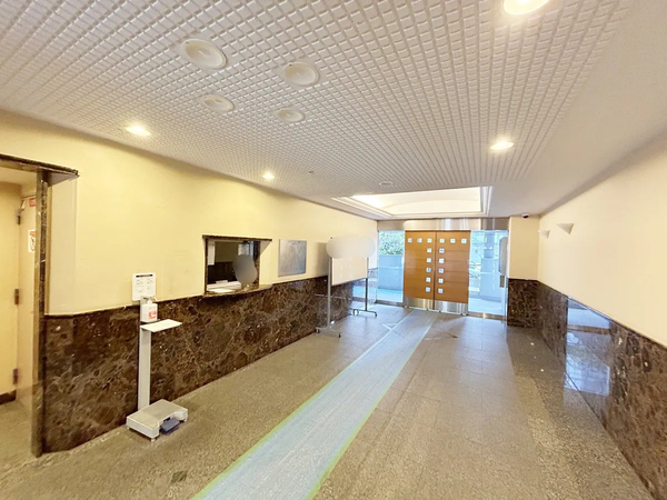 【ローレルハイツ神戸】エントランスホール 【ローレルハイツ神戸】エントランスホール