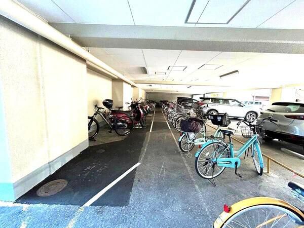（駐輪場）