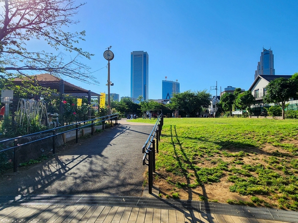 参宮橋公園まで約150m(徒歩2分) 参宮橋公園まで約150m(徒歩2分)
