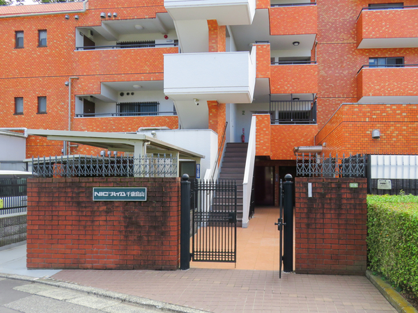 【ニックハイム千歳烏山】エントランス