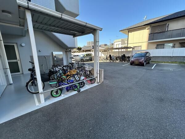 【ヴェルディ東原リヴァージュ】駐輪場・駐車場