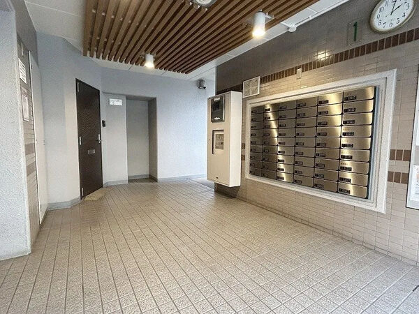 【アーベインルネス諸岡】エントランス