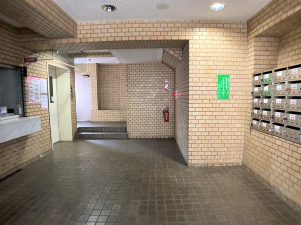 【ネオハイツ木町通】エントランス