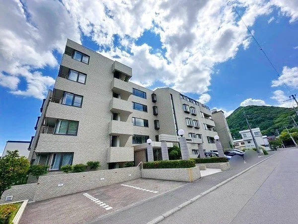 【ヴィルヌーブ山の手】外観