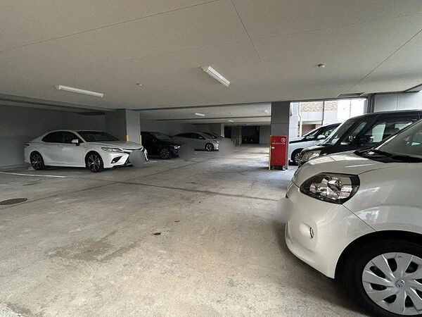 【東峰マンション野間大池公園】駐車場 【東峰マンション野間大池公園】駐車場