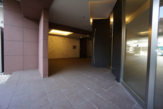 エントランスへのアプローチ