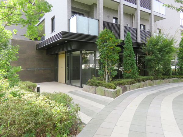 【グランスイート世田谷仙川】エントランス